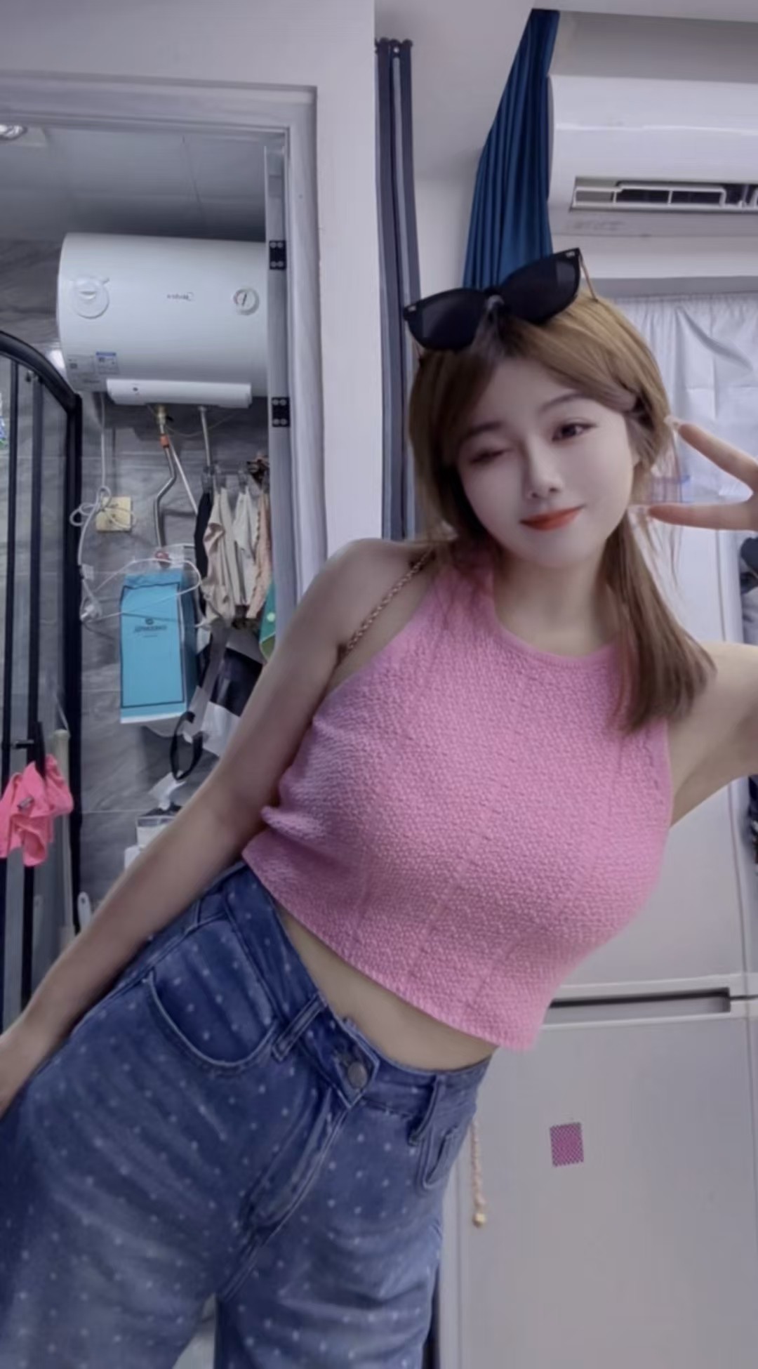 56889_MR3X2HW4J8UDM2F.jpg